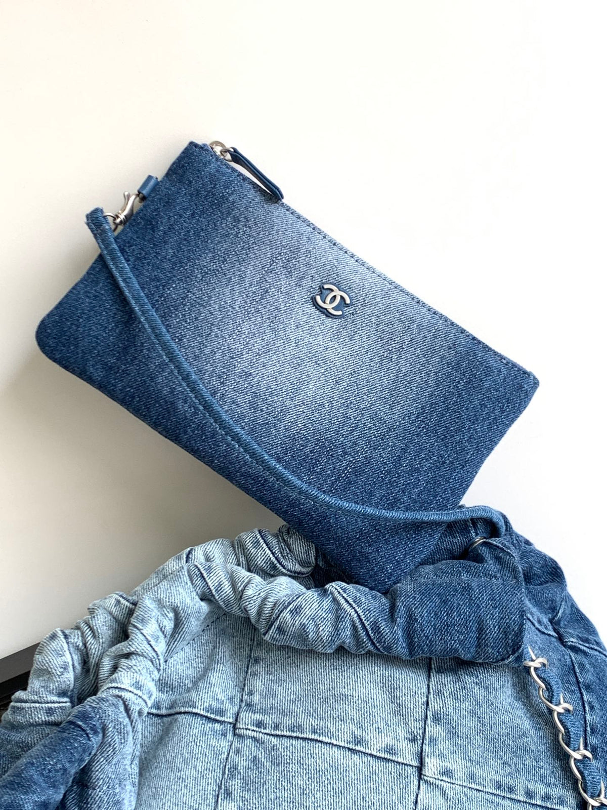 CC HOBO 39CM JEAN SILVER HARDWARE