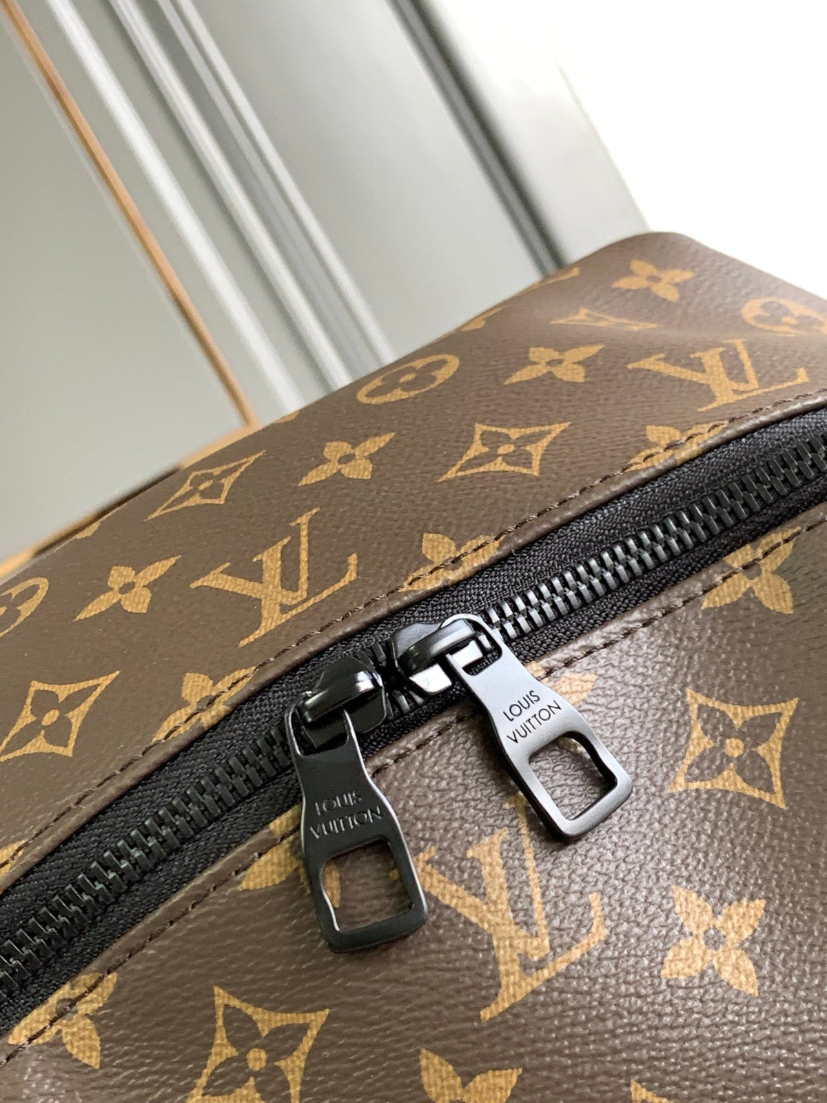 DISCOVERY BACKPACK 40 IN BROWN MONOGRAM CANVAS RUBBER LOGO