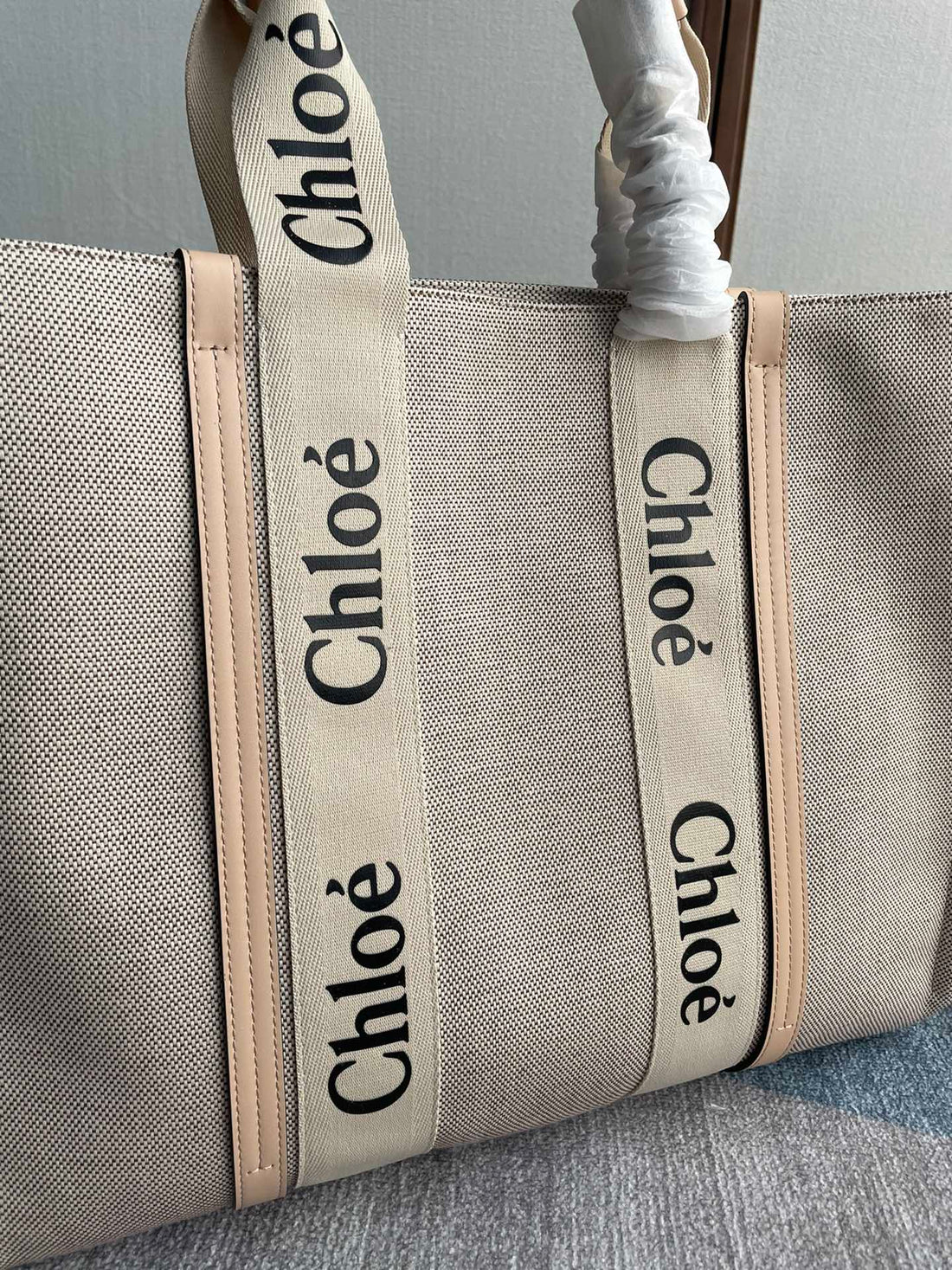 LAGRE WOODY TOTE BAG 45 IN BEIGE LINEN CANVAS BLACK WEBBING LOGO EMBROIDER NUDE CALFSKIN