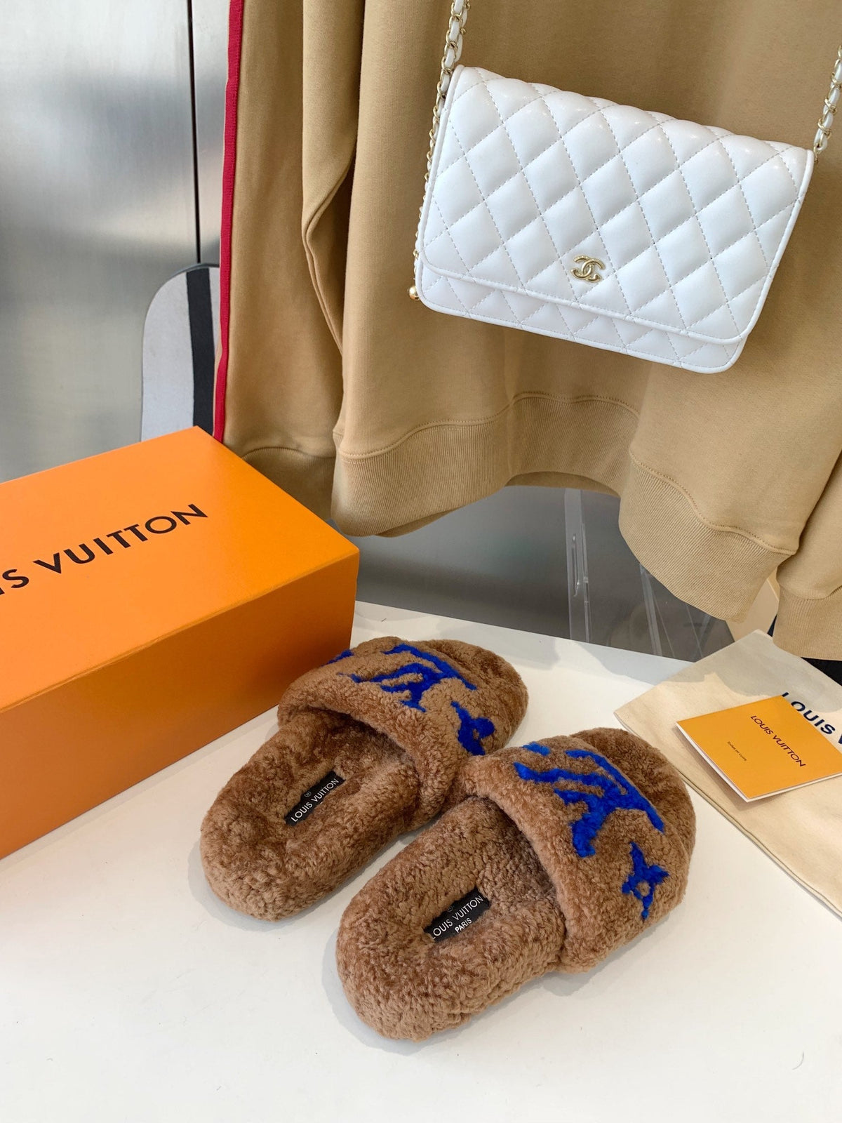 LV WOMEN'S PASEO FLAT SLIPPER IN BROWN FLEECE WITH BLUE LOGO