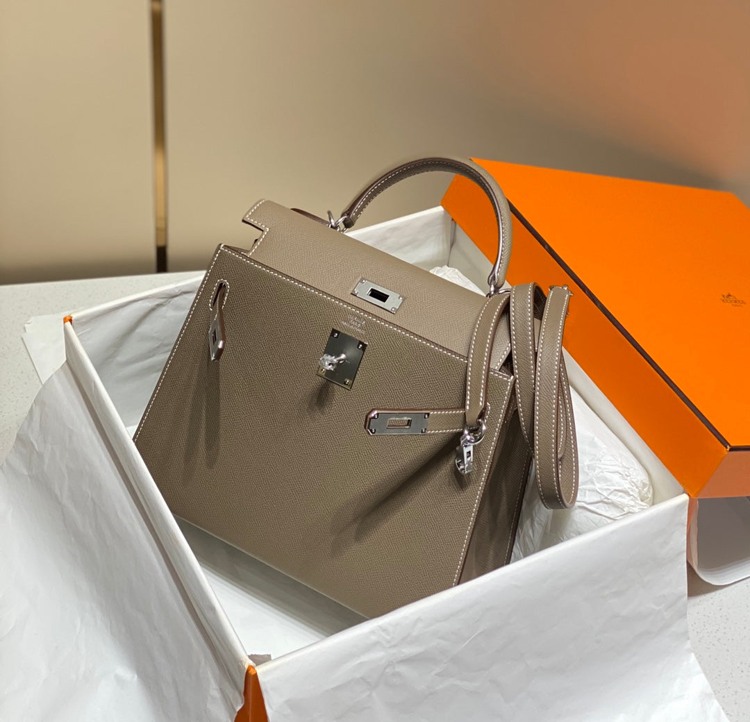 KELLY 28CM IN ETOUPE EPSOM CALFSKIN GOLD HARDWARE