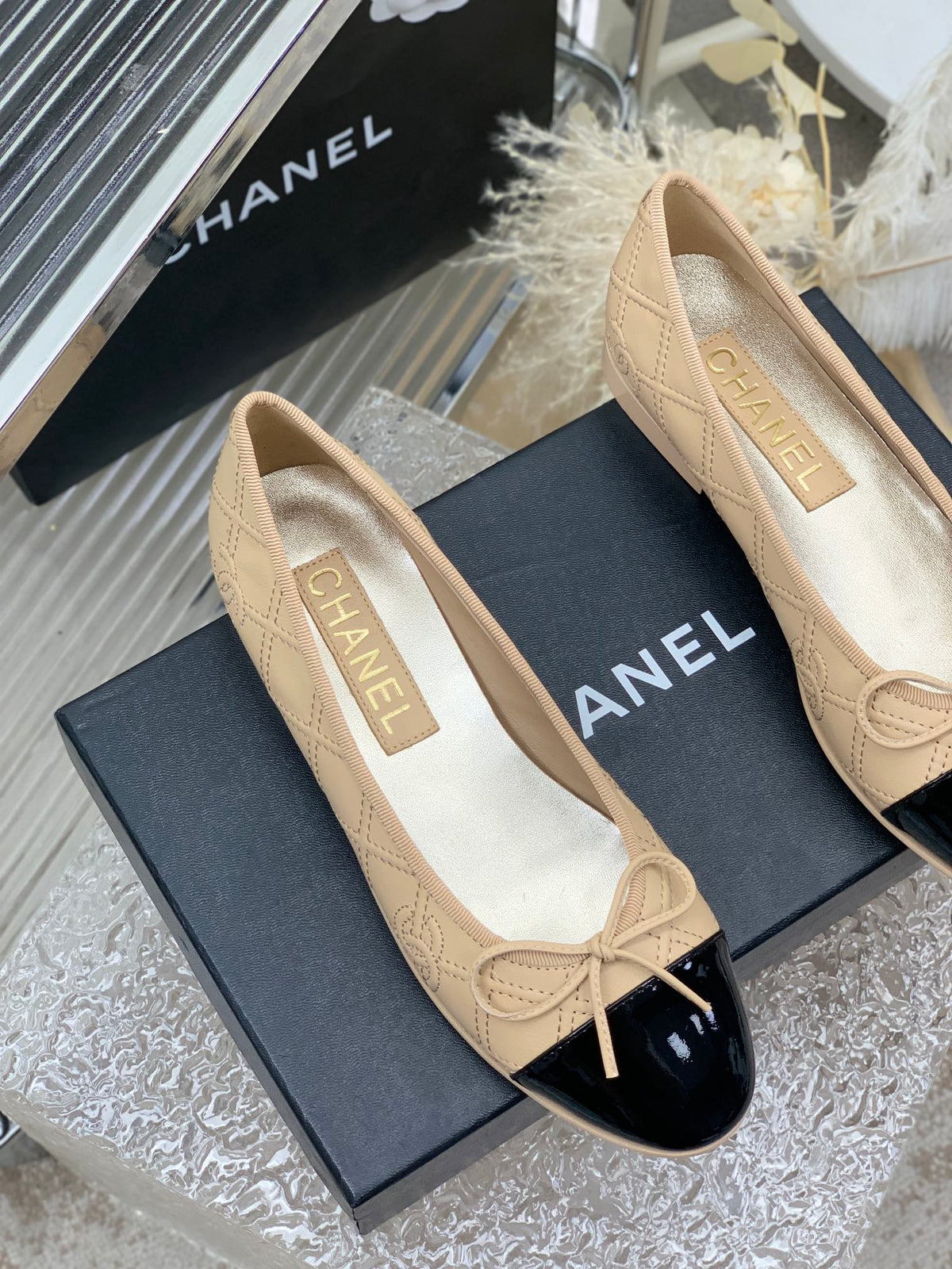 BALLET FLAT GLOSSY BLACK MIX BEIGE LAMBSKIN