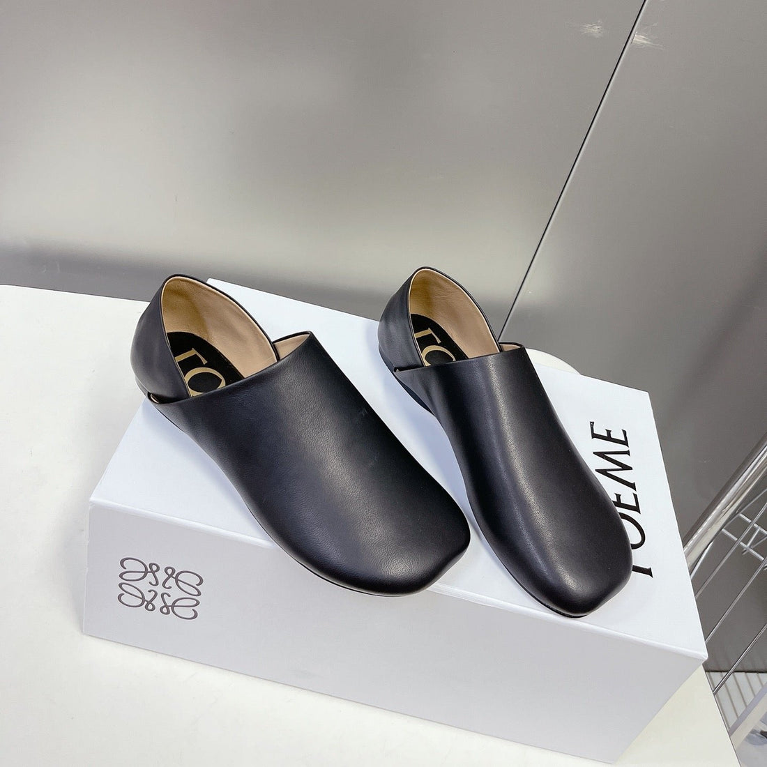 LW TOY SLIPPER BLACK CALFSKIN