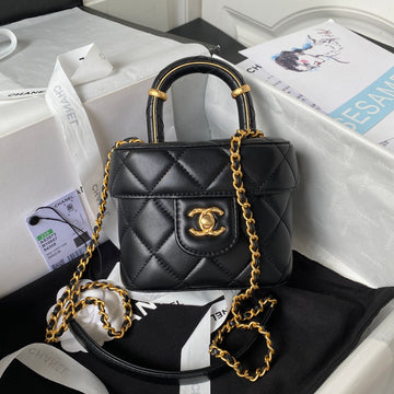 CC SMALL 15 VANITY CASE IN BLACK CALFSKIN GOLD HARDWARE