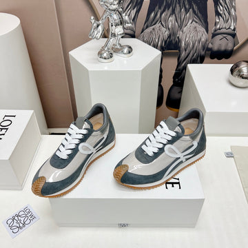 FLOW RUNNER SNEAKER IN SLATE GRAY SUEDE AND PALE GRAY SHEEPSKIN