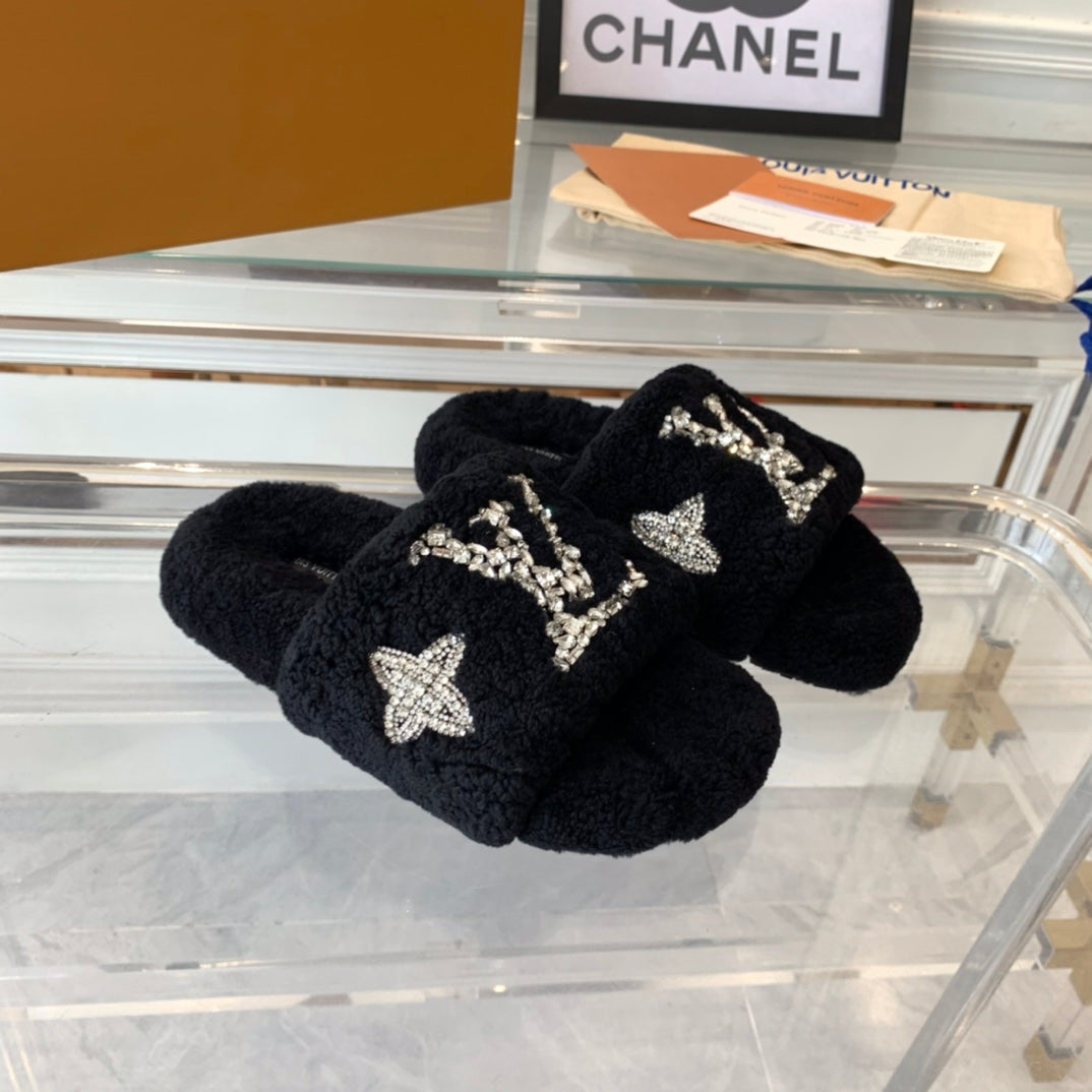 LV WOMEN'S PASEO FLAT SLIPPER IN BLACK FLEECE