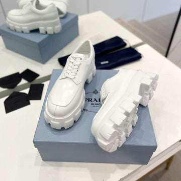 MONOLITH LACE-UP LOAFER IN WHITE CALFSKIN ATTACHED TRIANGLE LOGO