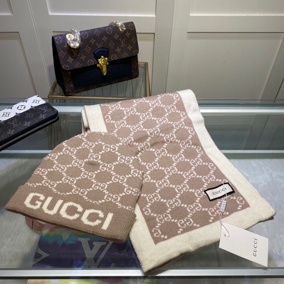 SET CLASSIC SCARF AND HAT IN CAMEL BROWN MONOGRAM CASHMERE 200521