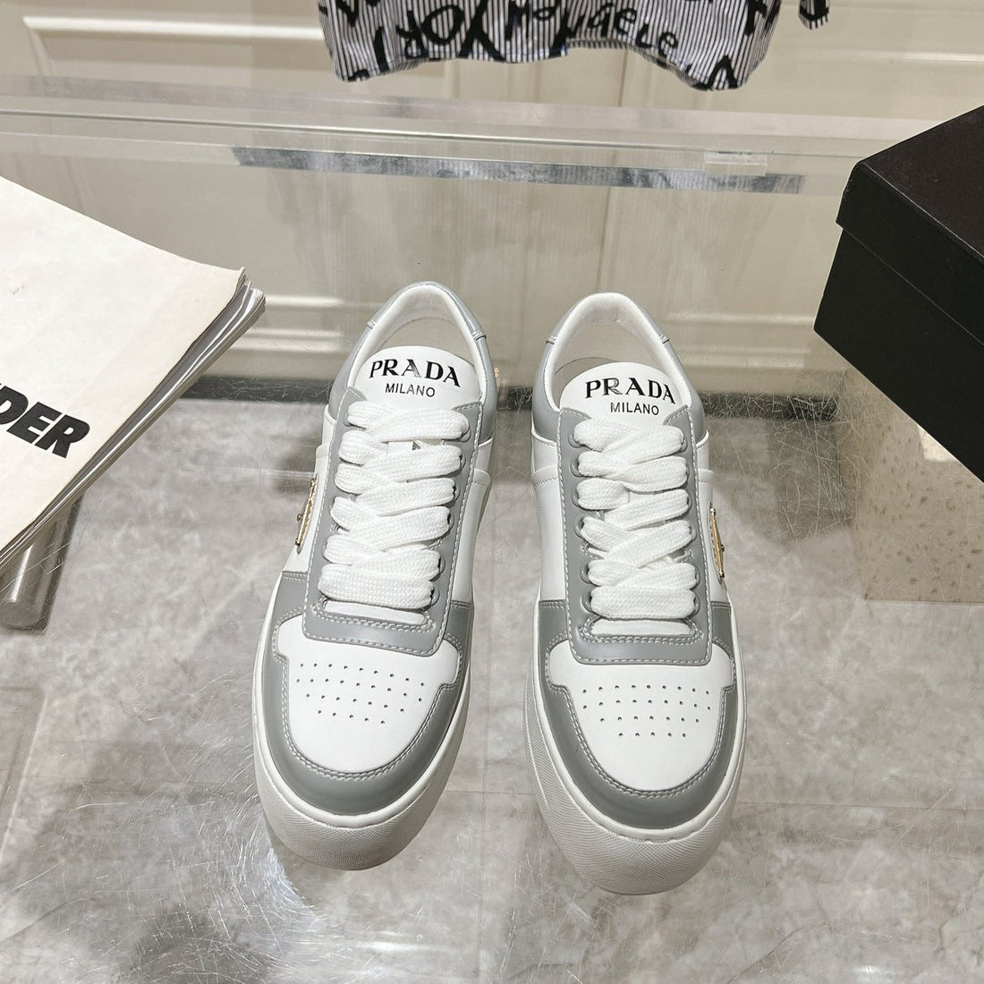 PRA DOWNTOWN BOLD SNEAKERS WHITE AND LIGHT GRAY CALFSKIN