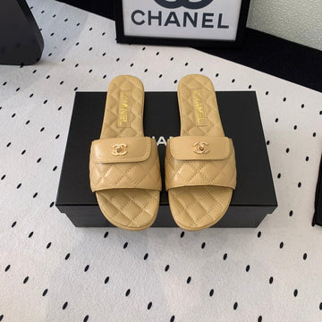 CC SLIPPERS IN YELLOW CREAM CALFSKIN