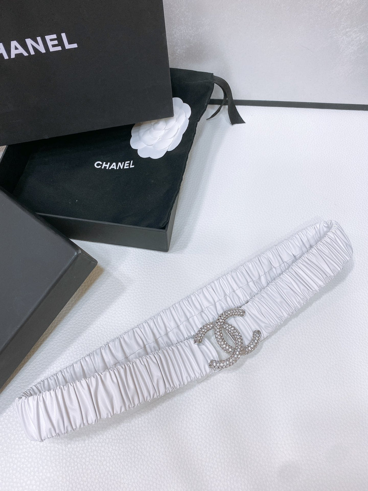 CC ELASTIC BELT 30MM IN WHITE CALFSKIN SILVER HARDWARE WITH RHINSTONES