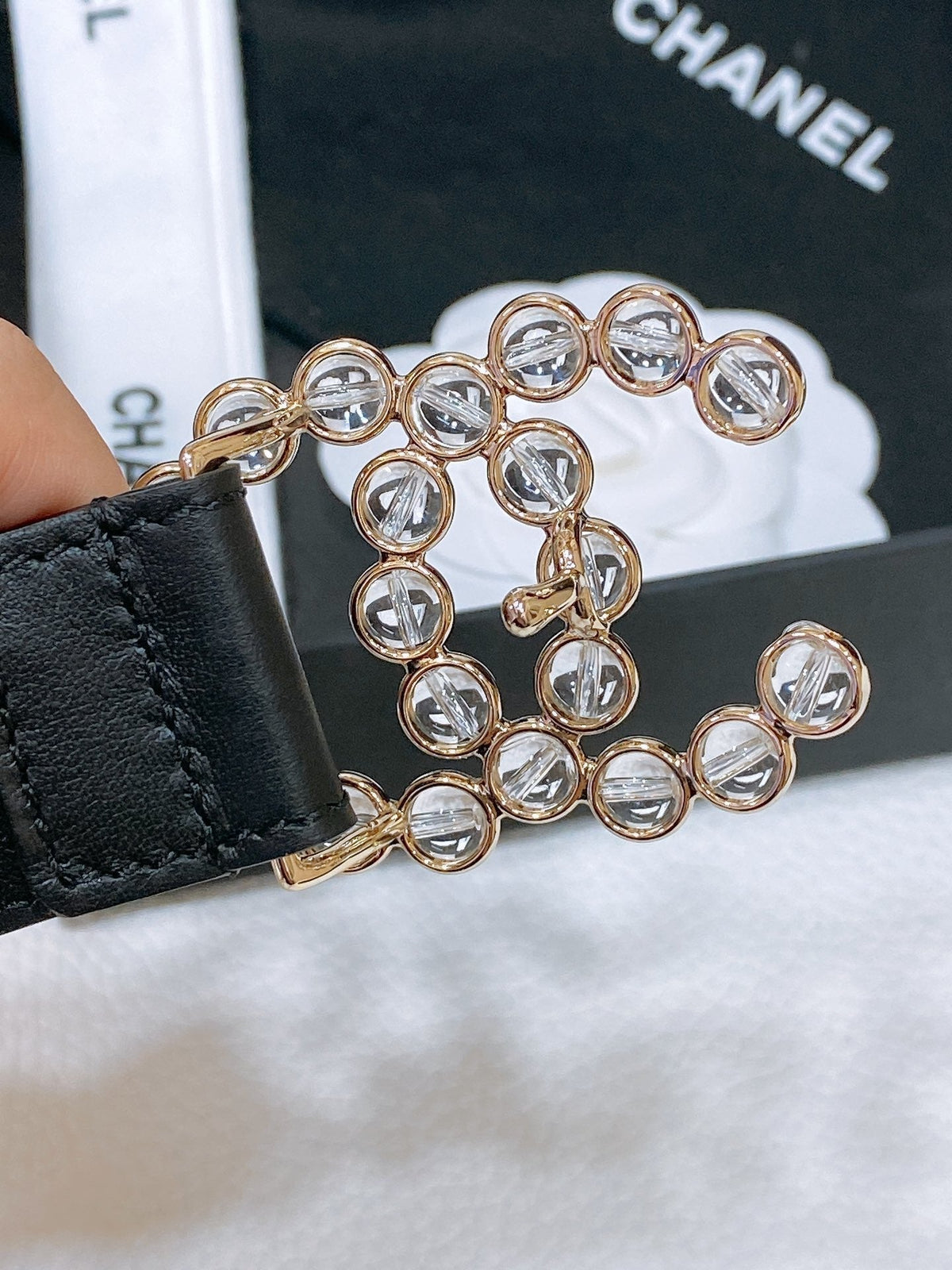 CC BELT 30 MM IN BLACK CALFSKIN PEARL LOGO WITH GOLD HARDWARE