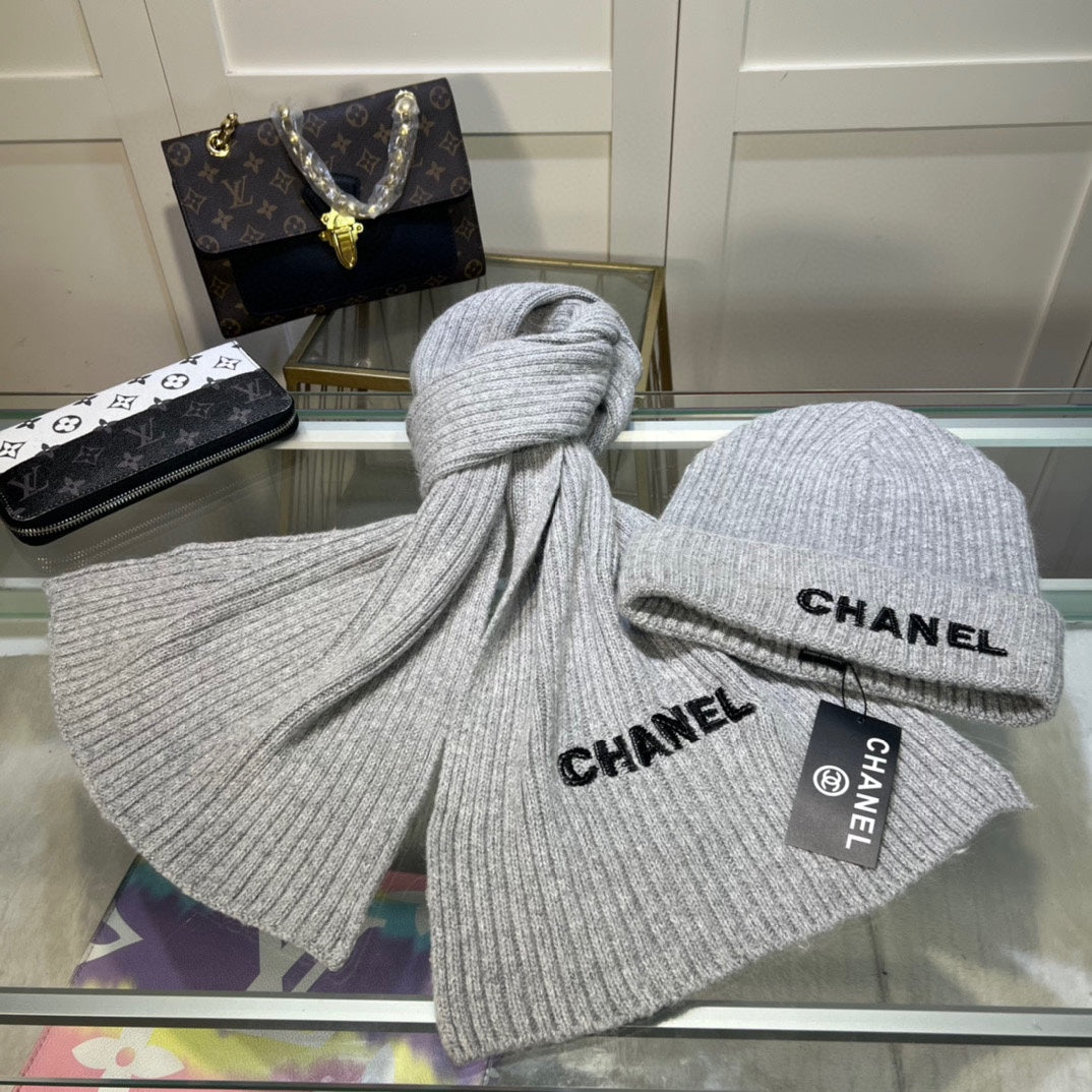 SET HAT AND SCARF IN DOVE GRAY WOOL 422598