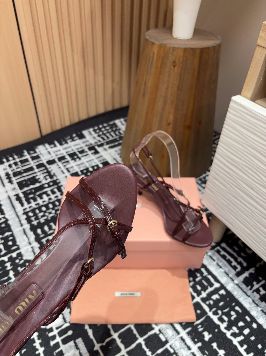 STRAP HIGH HEEL SANDALS IN WINE RED SHINY LAMBSKIN