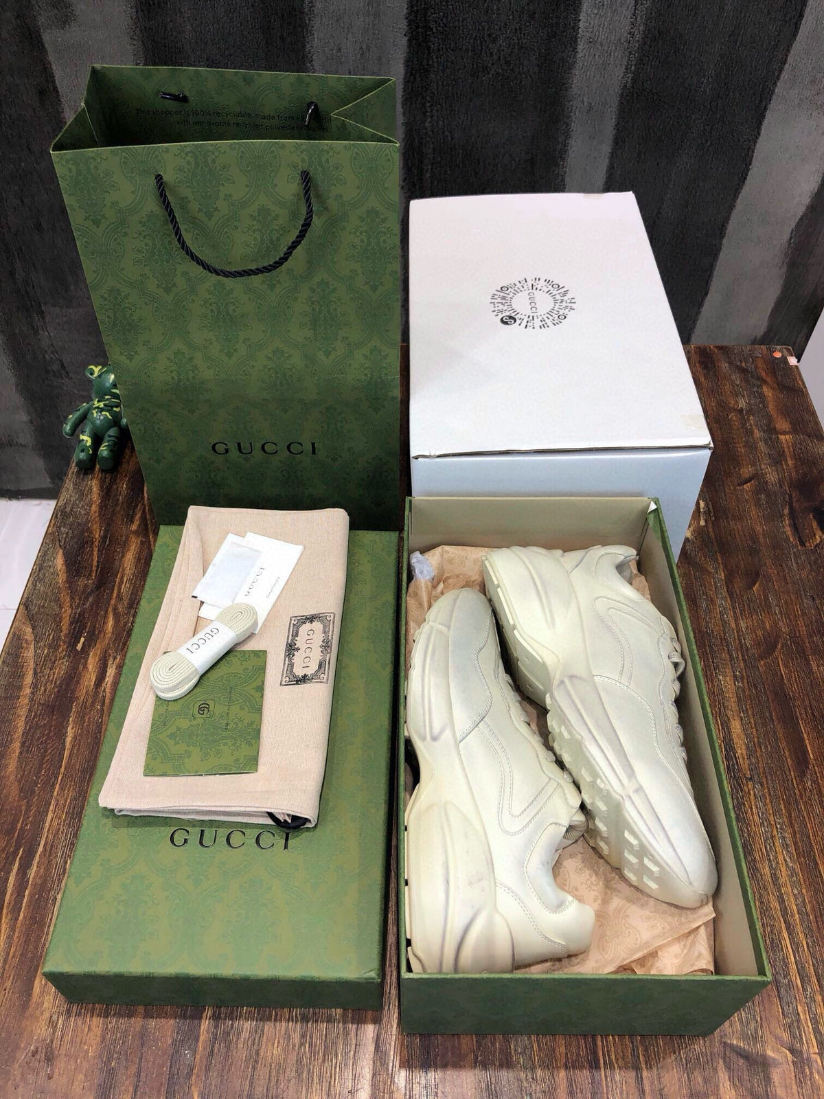 GUC Sneakers