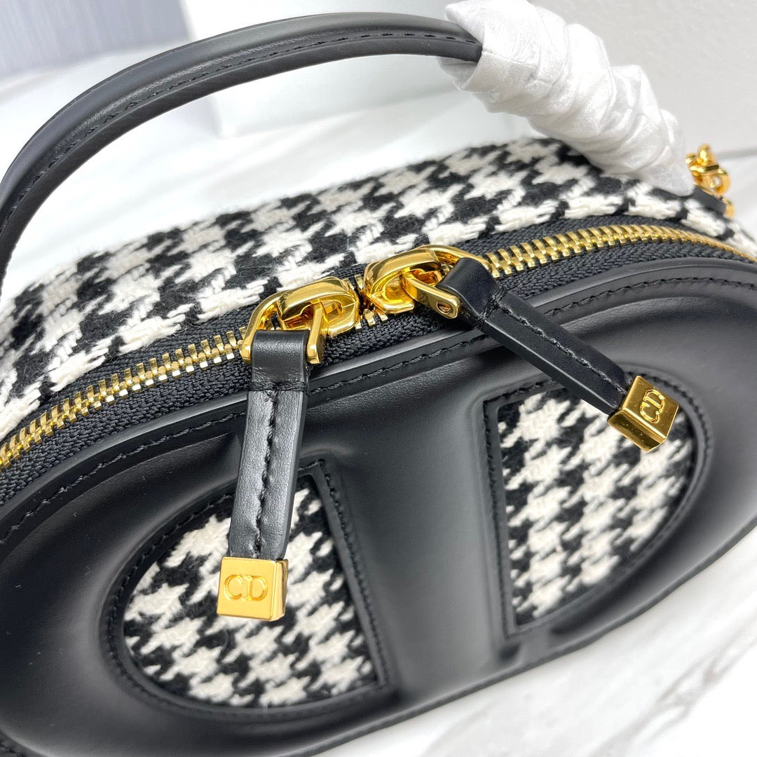 DIO Signature Oval Bag (18cm)