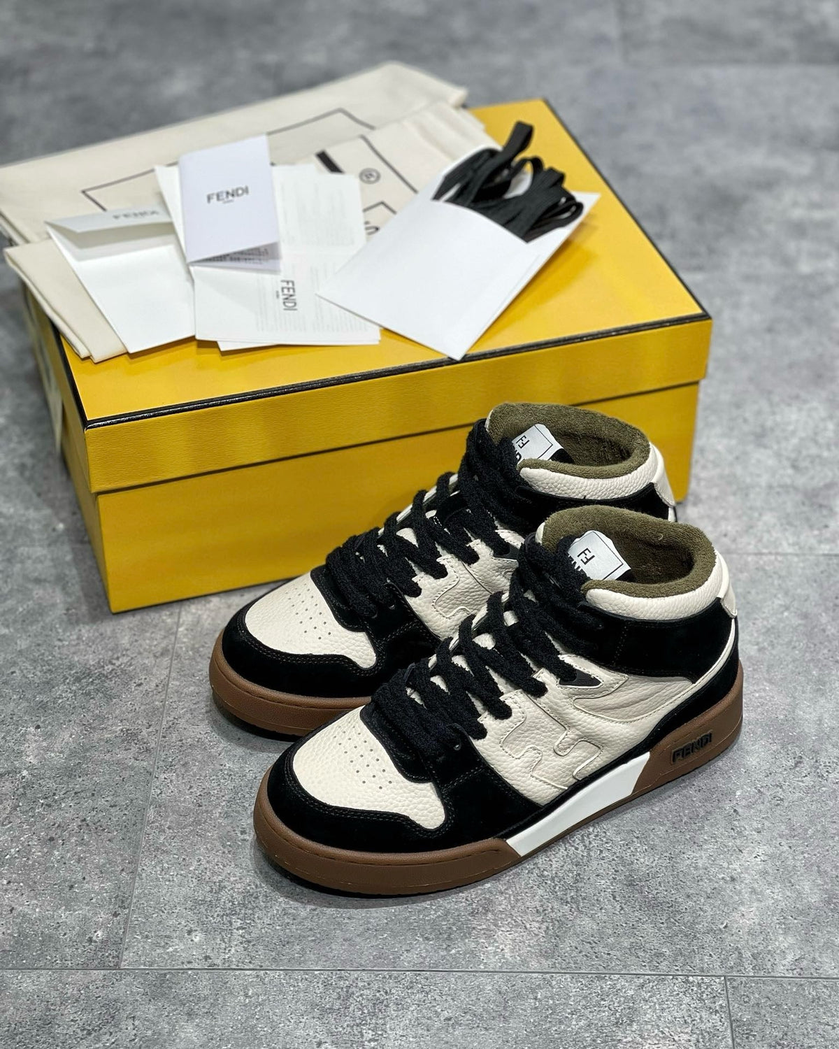 FEN Sneakers