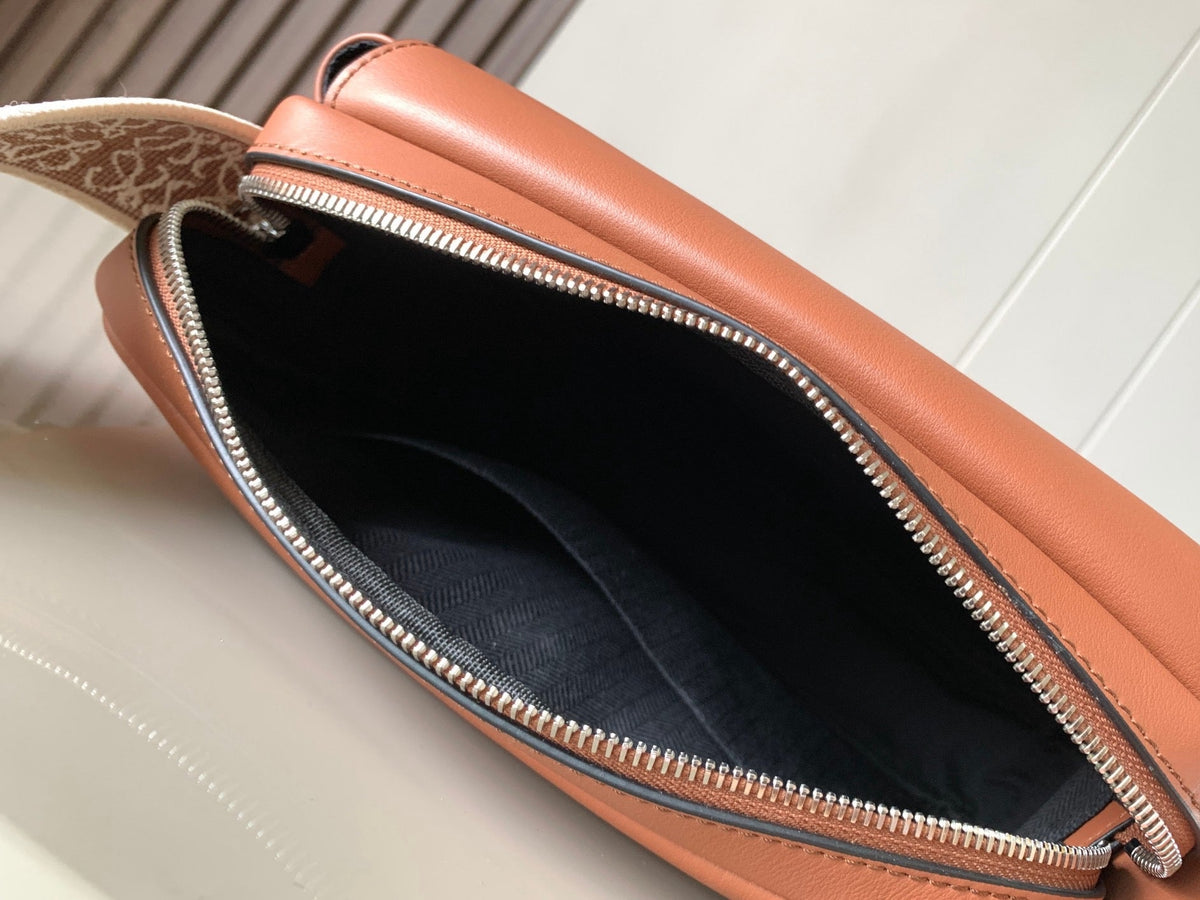 LO Messenger Bag