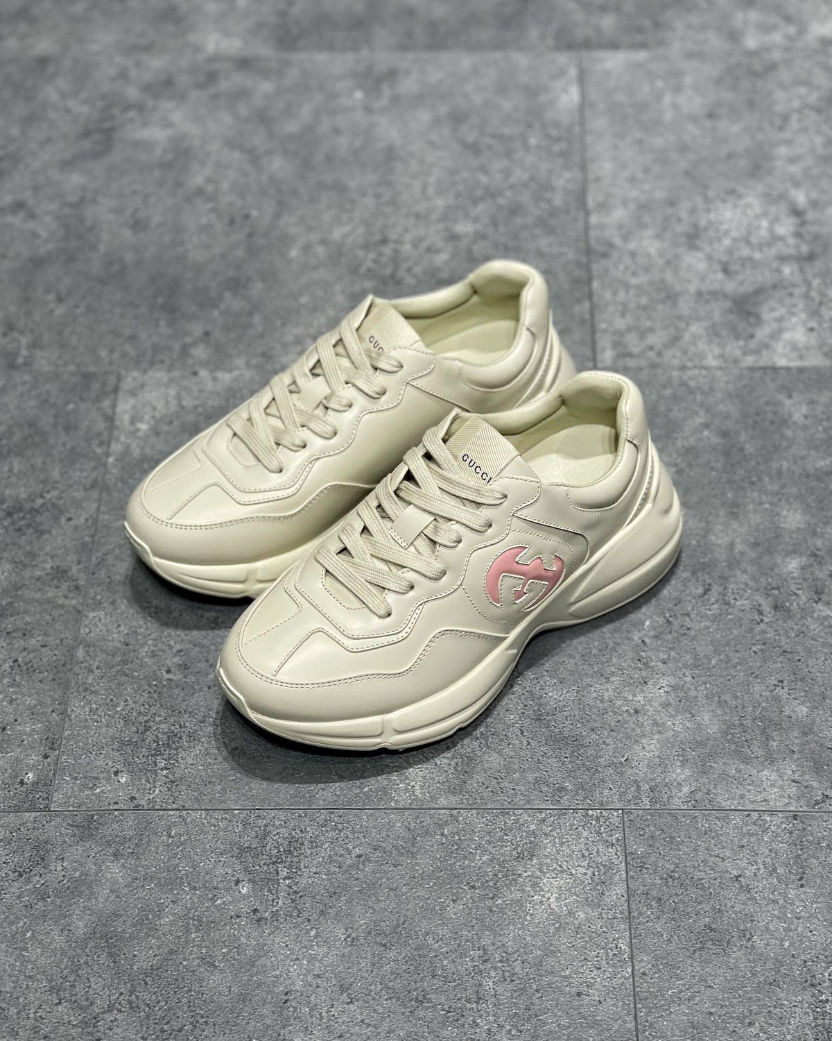 GUC Sneakers