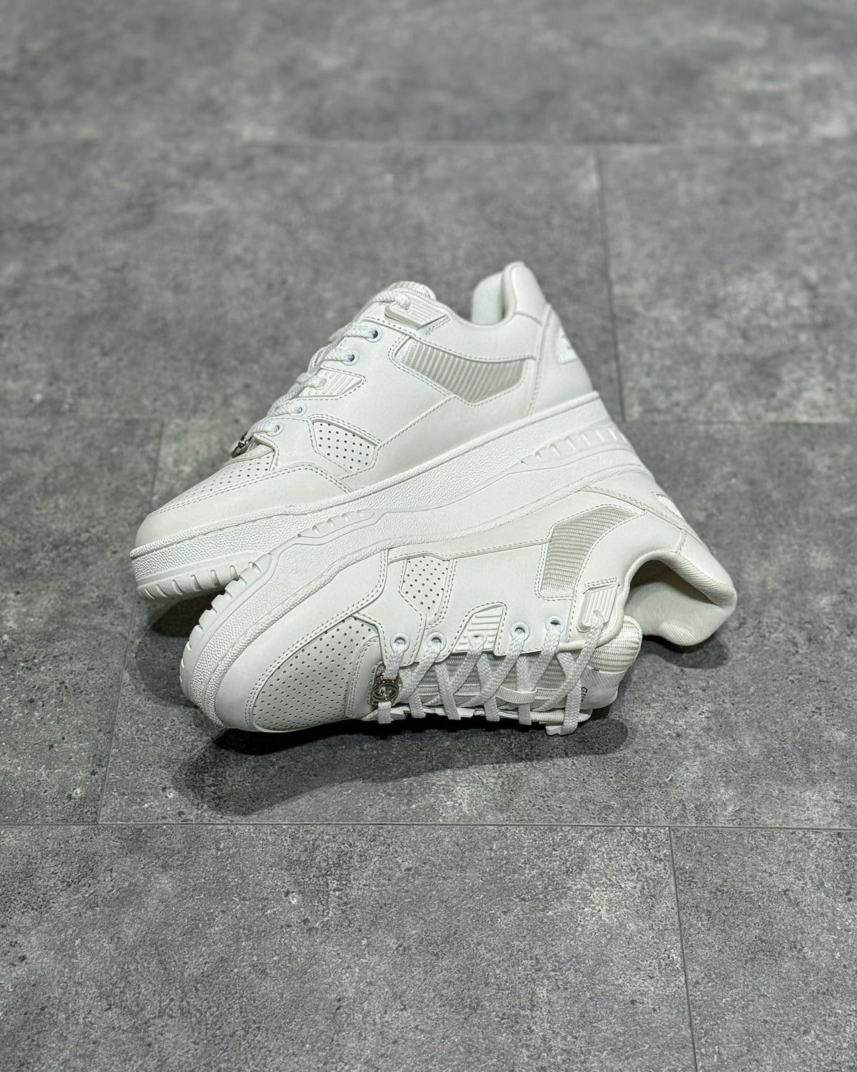 GUC Sneakers