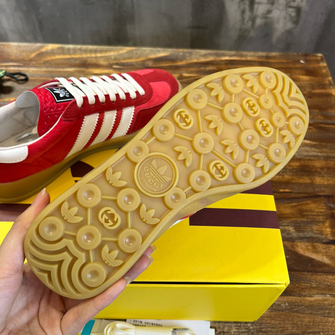 GUC Sneakers