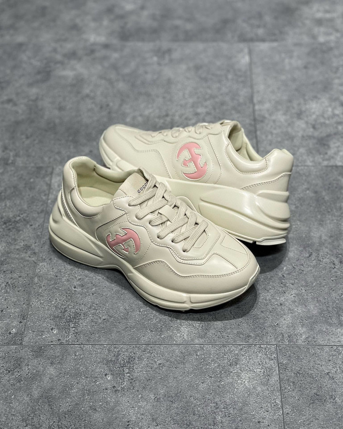 GUC Sneakers