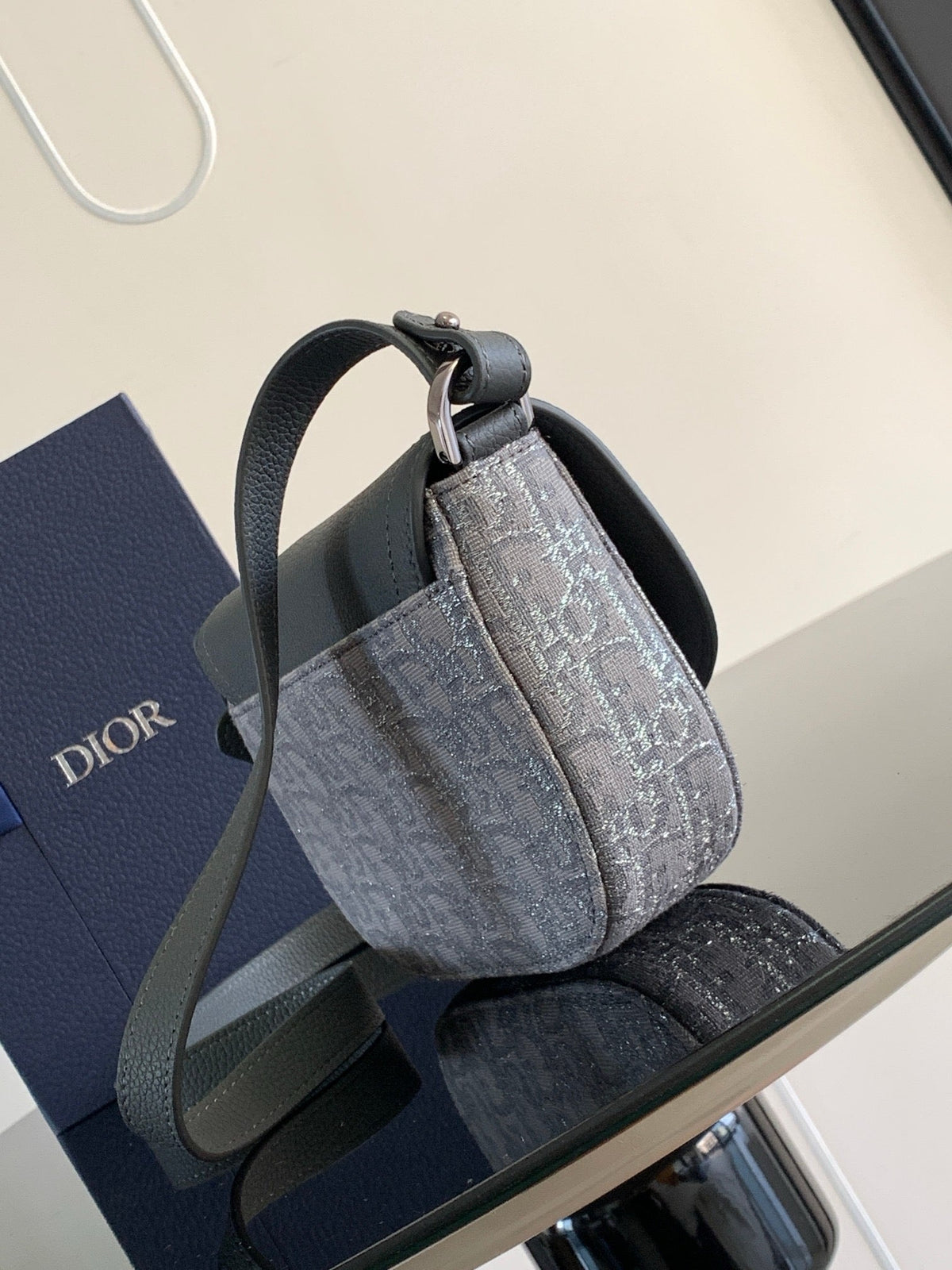 DIO Oblique Messenger Bag