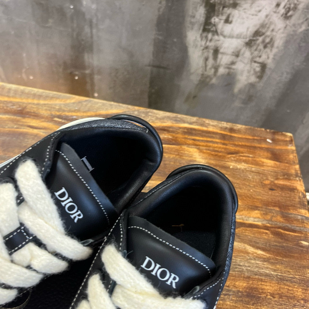 DIO Sneakers