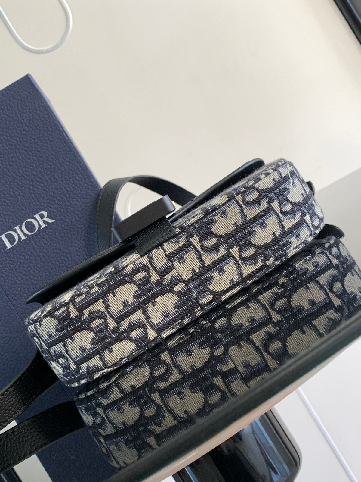 DIO Oblique Messenger Bag