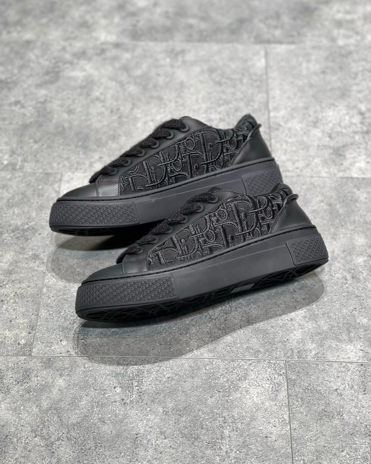 DIO Sneakers