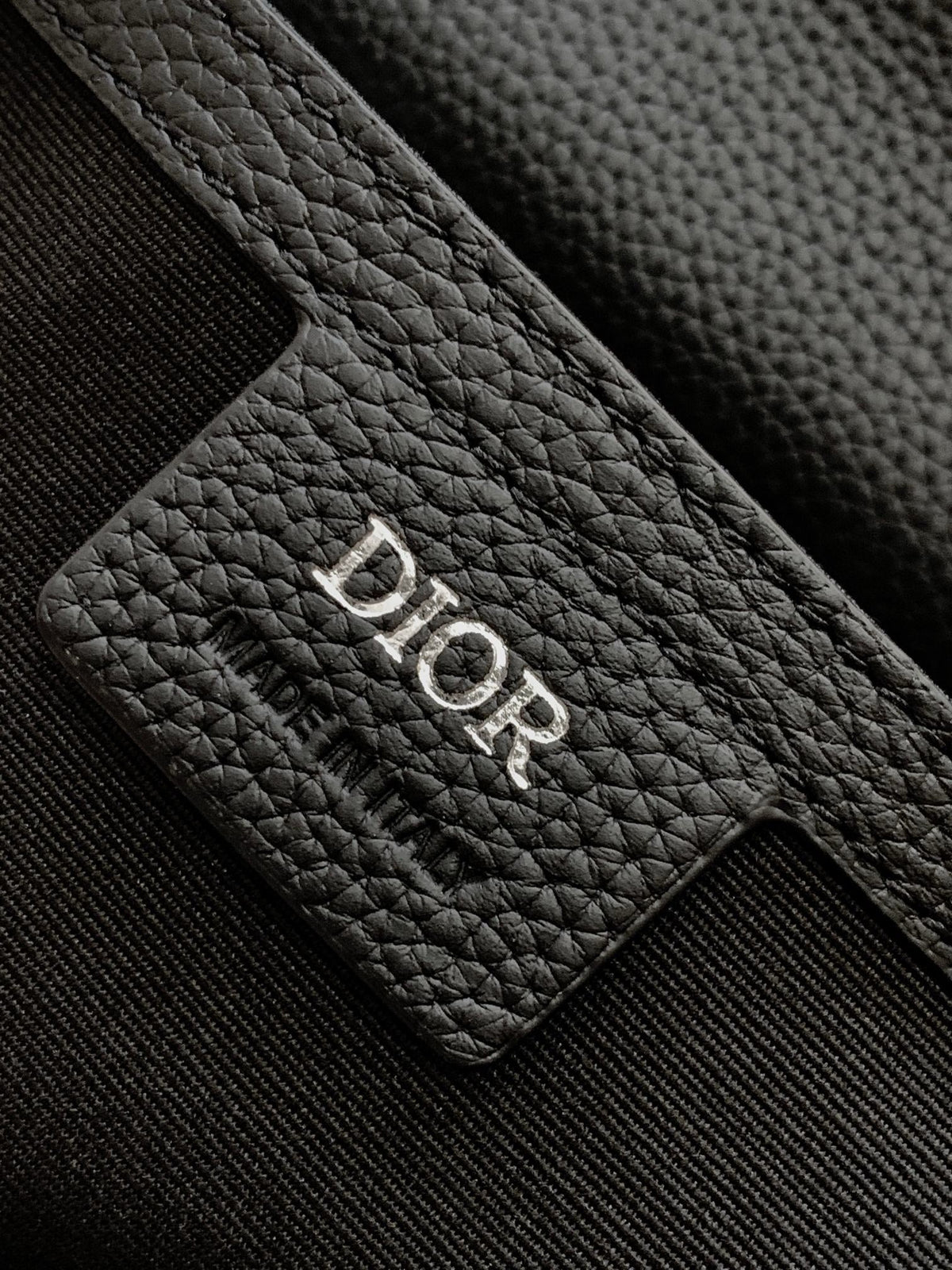 DIO Oblique Messenger Bag