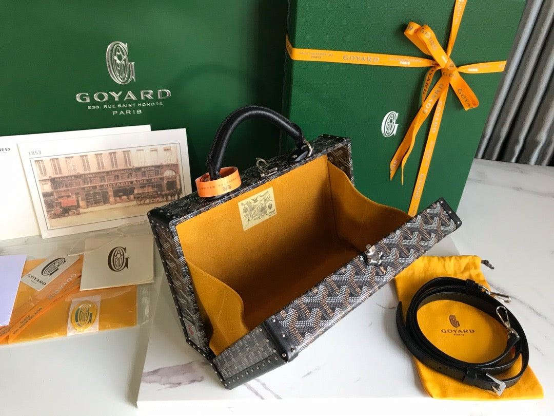 GOY Grand H√¥tel 24.5x7.5x17cm
