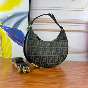 Fendi Crescent Bag Large Letter Decorative Bag Women鈥檚 Crossbody Bag