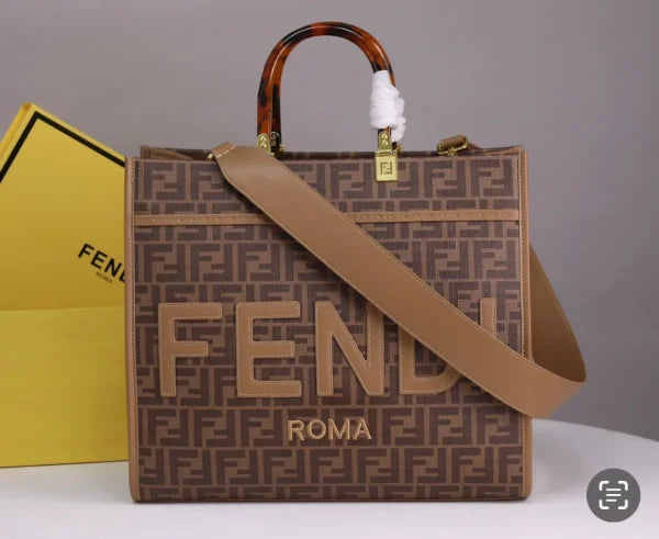 Fendi Sunshine Medium Raffia Hand Bag