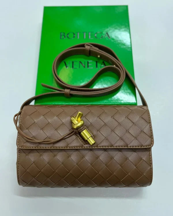 Bot颅te颅ga Vene颅ta Mi颅ni An颅di颅amo Cross Body Bag