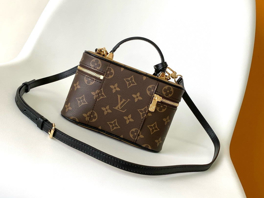 VANITY CHAIN POUCH 19 MONOGRAM REVERSE CANVAS