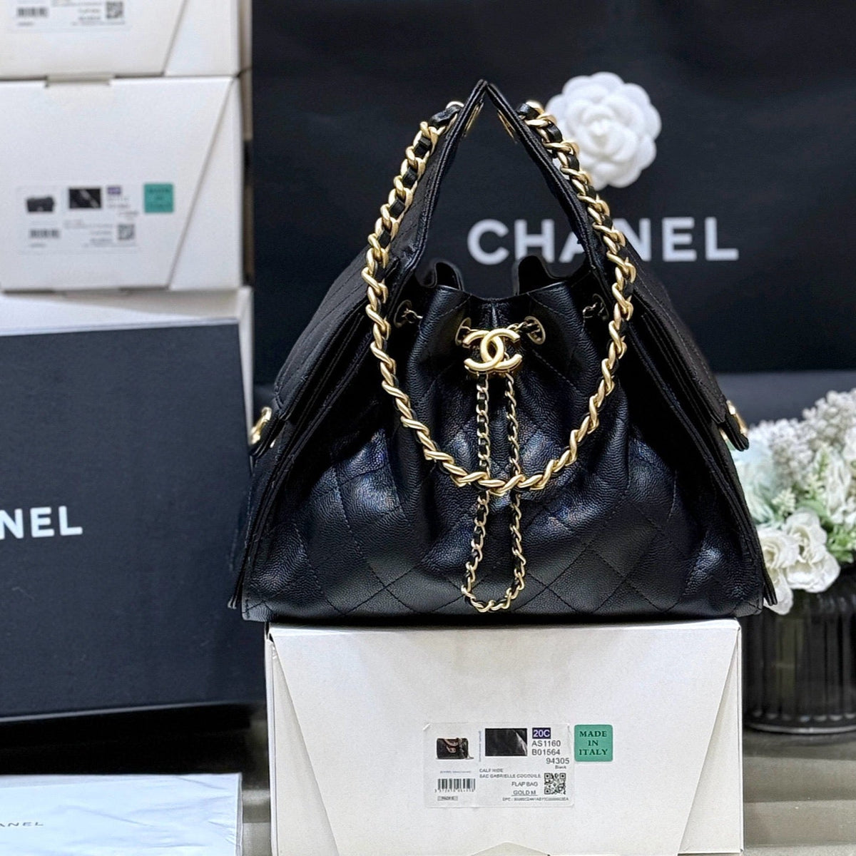 CC 25 HANDBAG IN BLACK 30 GRAINED CALFSKIN GOLD HARDWARE