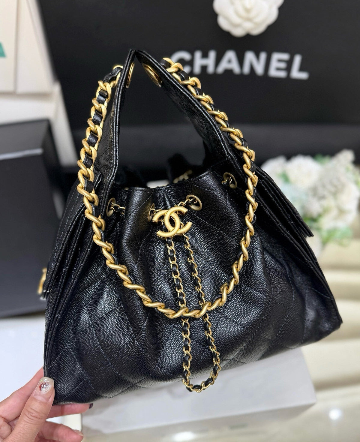 CC 25 HANDBAG IN BLACK 30 GRAINED CALFSKIN GOLD HARDWARE