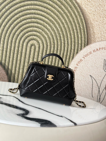 MEDIUM TOP HANDLE BAG 23 IN BLACK OIL-WAX LAMBSKIN GOLD HARDWARE