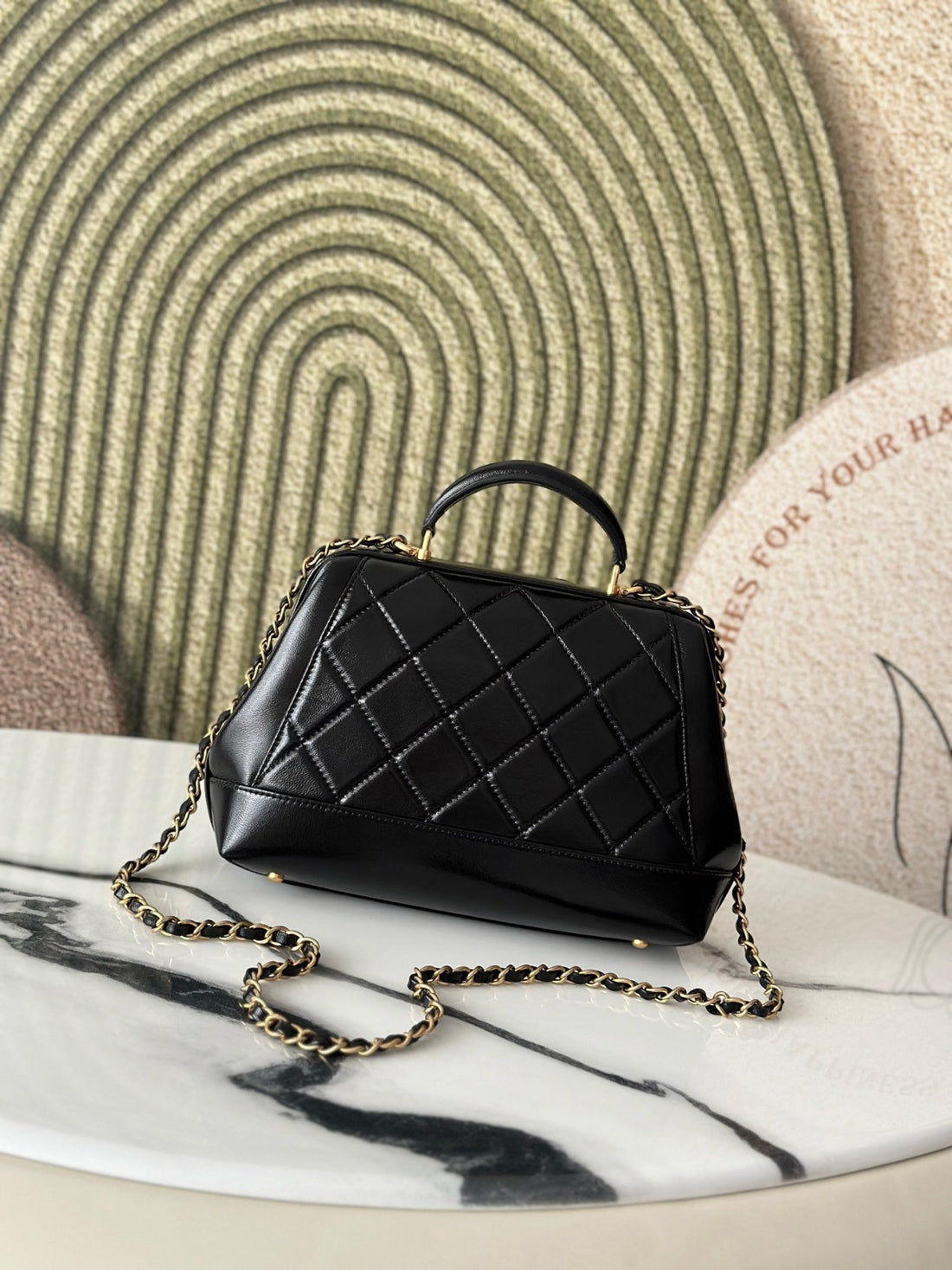 MEDIUM TOP HANDLE BAG 23 IN BLACK OIL-WAX LAMBSKIN GOLD HARDWARE