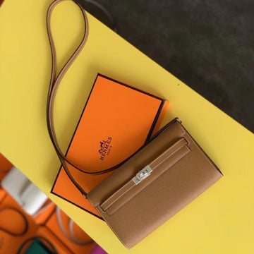 HERM Kelly Classique To Go Wallet In Gold Epsom Calfskin