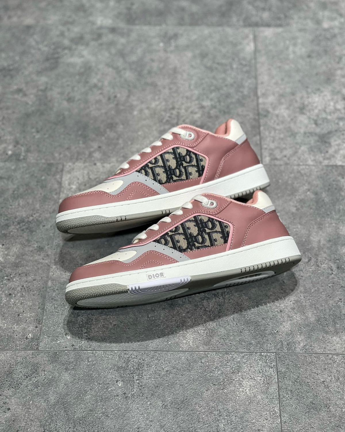 DIO Sneakers