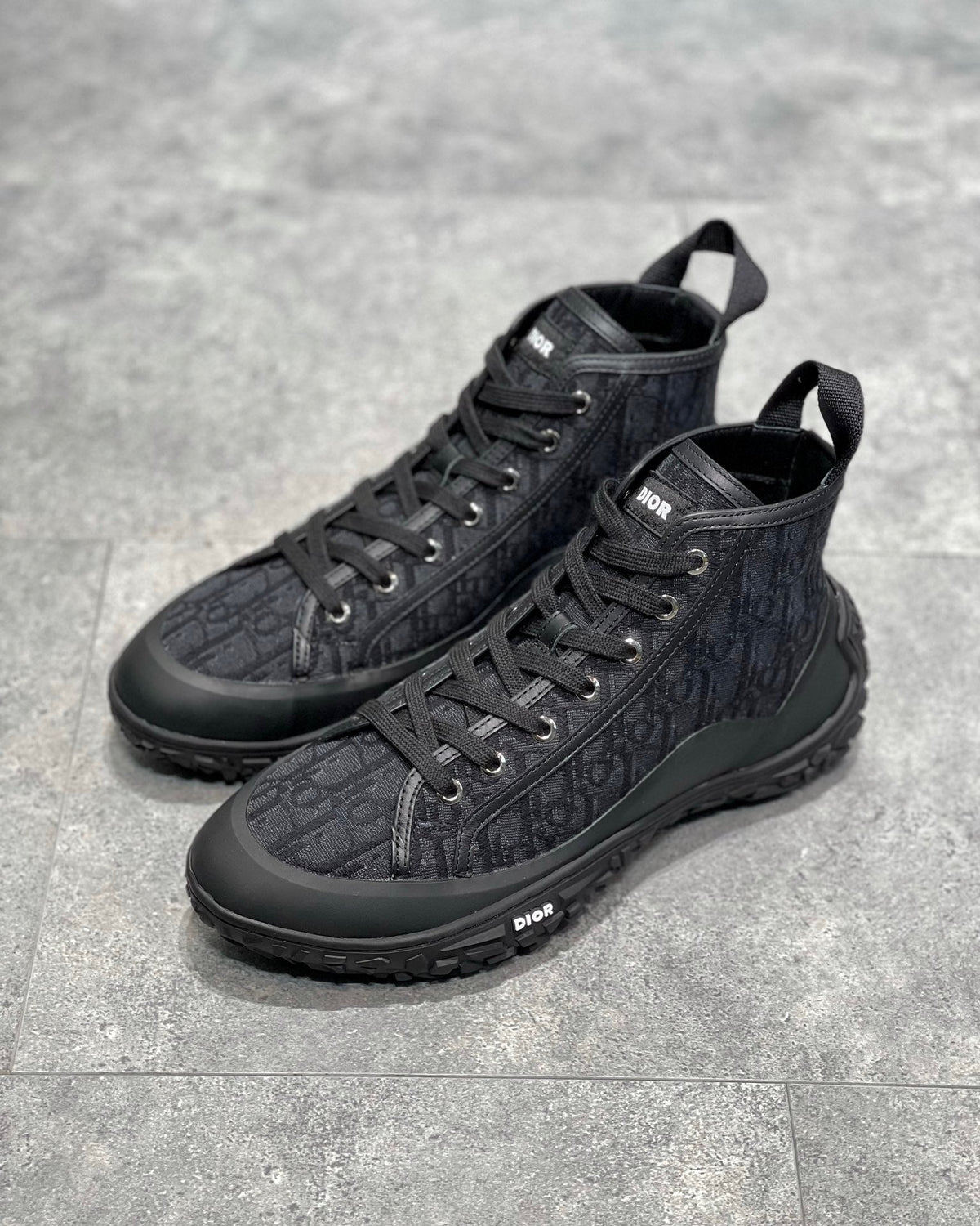 DIO Sneakers