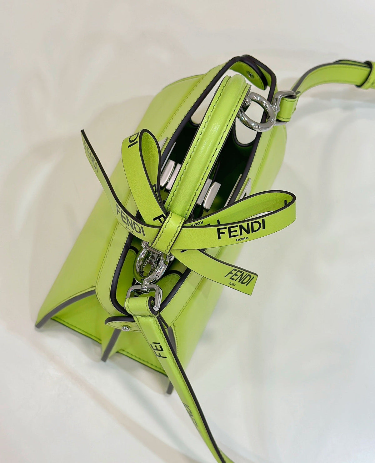 FEN Peekaboo