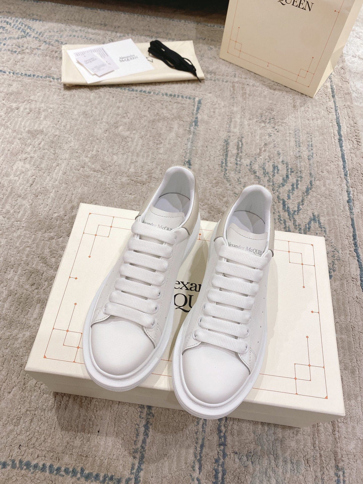 Sneakers & Shoes