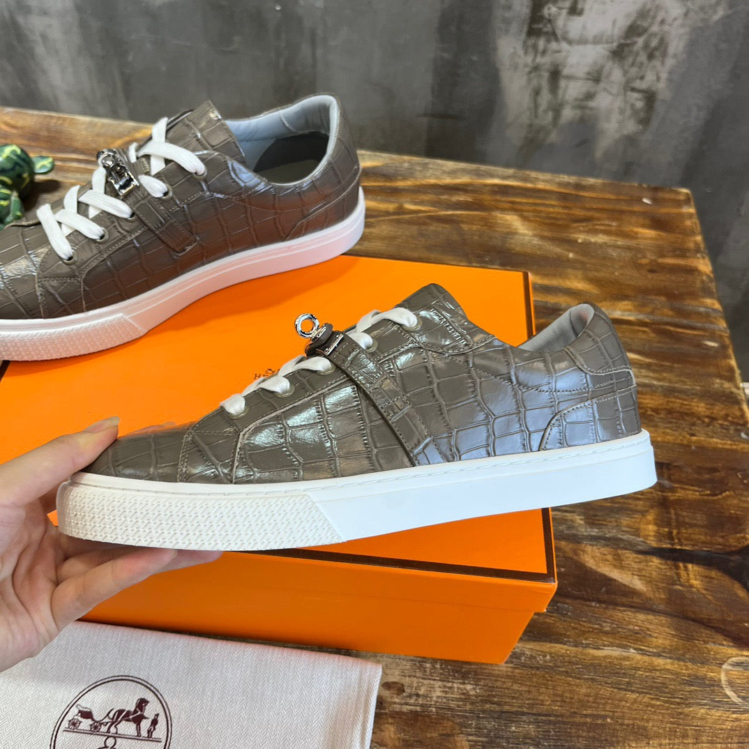 HERM Sneakers