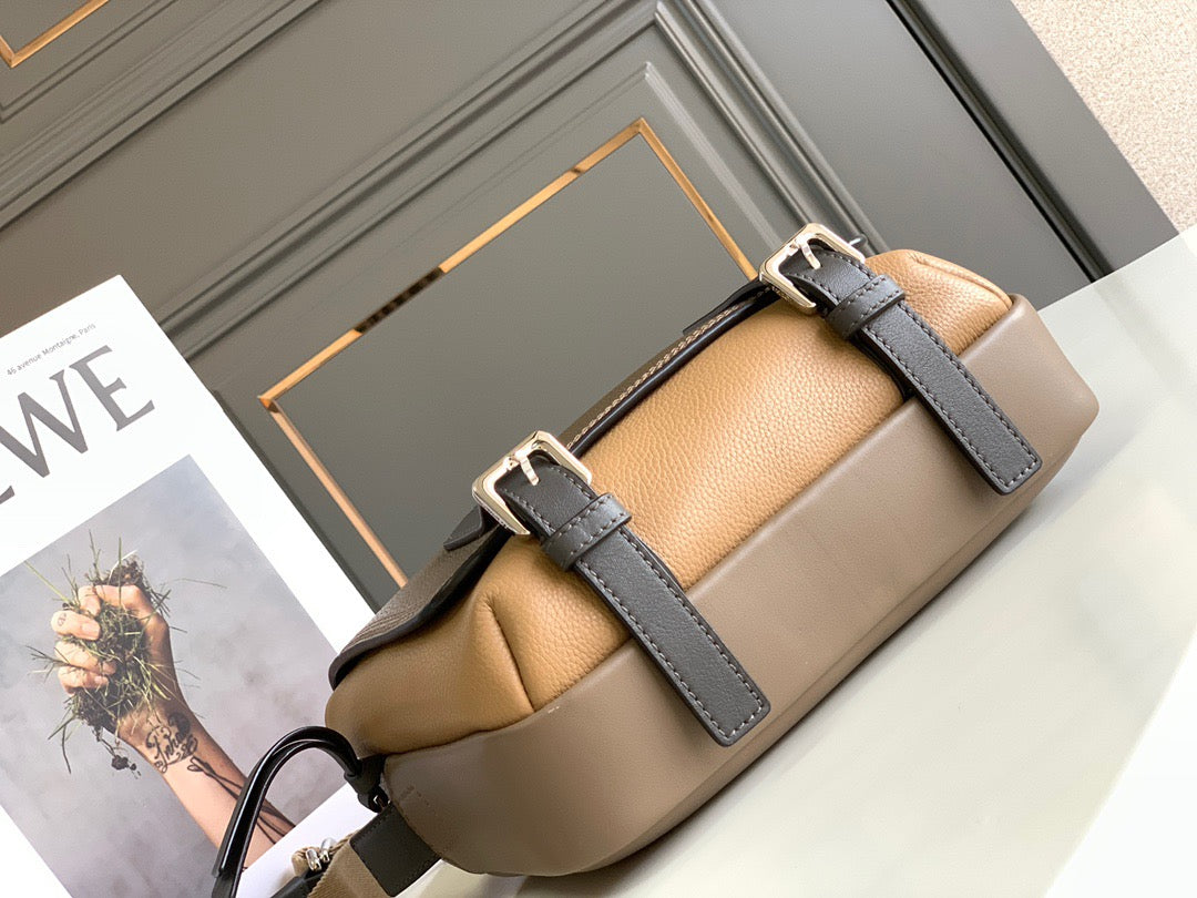LO Messenger Bag