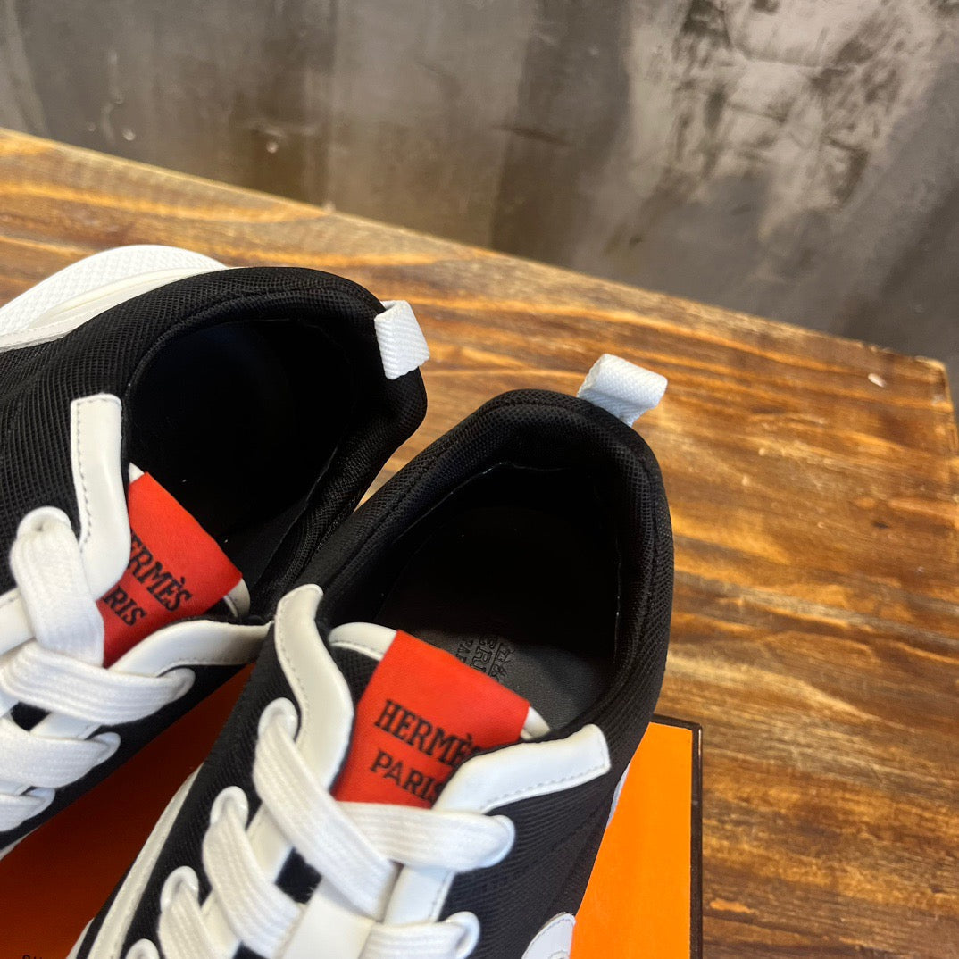 HERM Sneakers