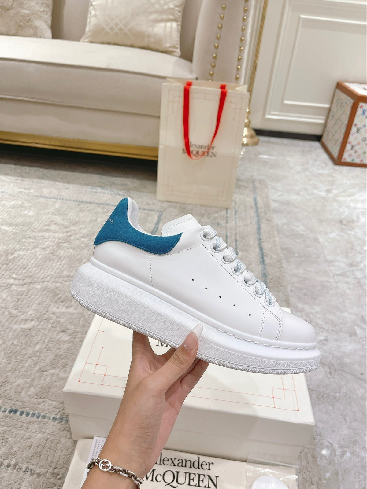 Sneakers & Shoes