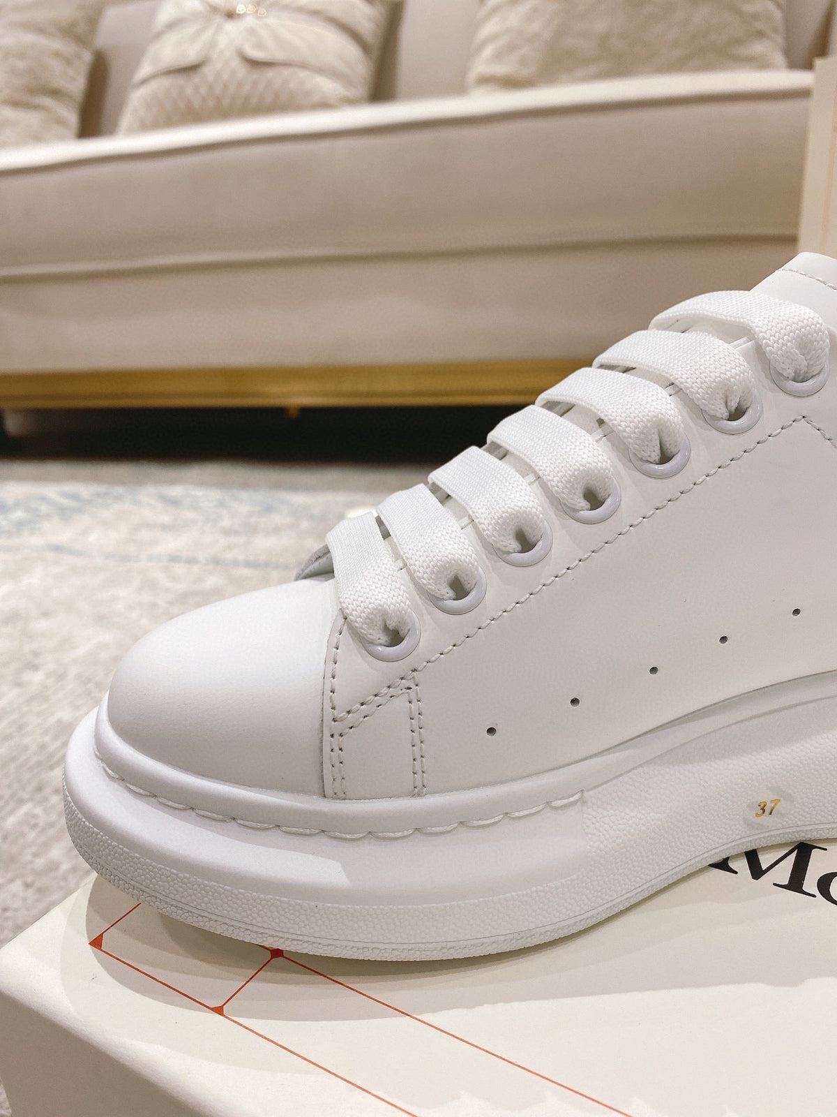 Sneakers & Shoes